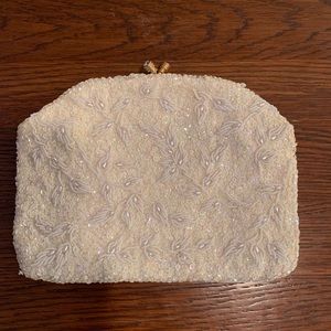 Off white beaded bag w/floral beaded pattern